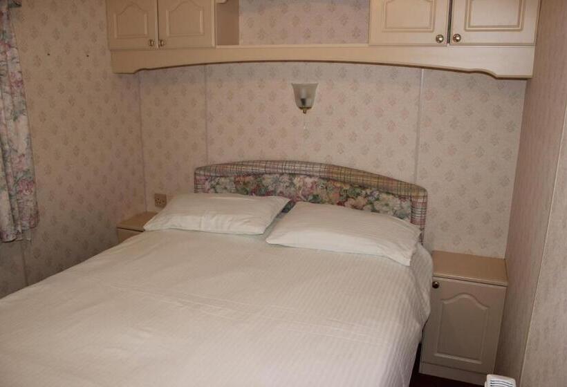 منزل غرفة نوم واحدة, Langley Inn