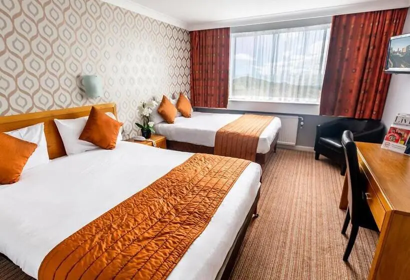 Perhehuone, Airport Hotel Manchester