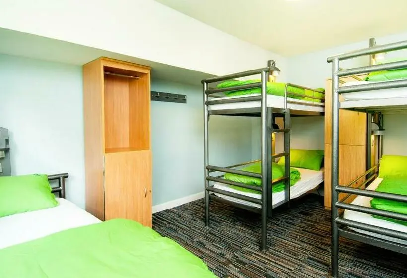 Vuode Makuusalissa, Yha Stratford Upon Avon