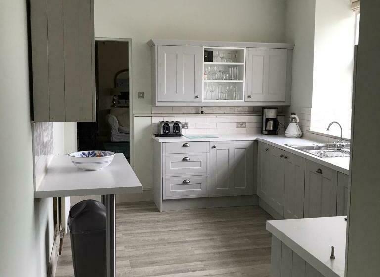 スイート, Castle House B And B