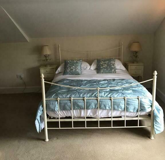 スイート, Castle House B And B