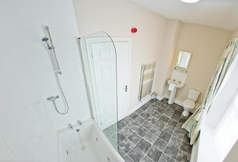 חדר משפחתי, Four Seasons