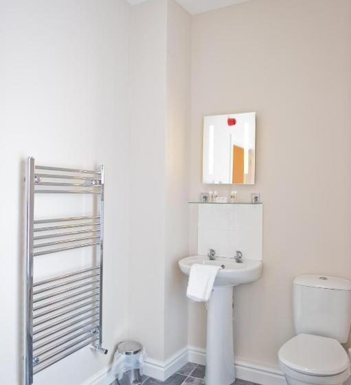 חדר סטנדרט לשלושה, Four Seasons