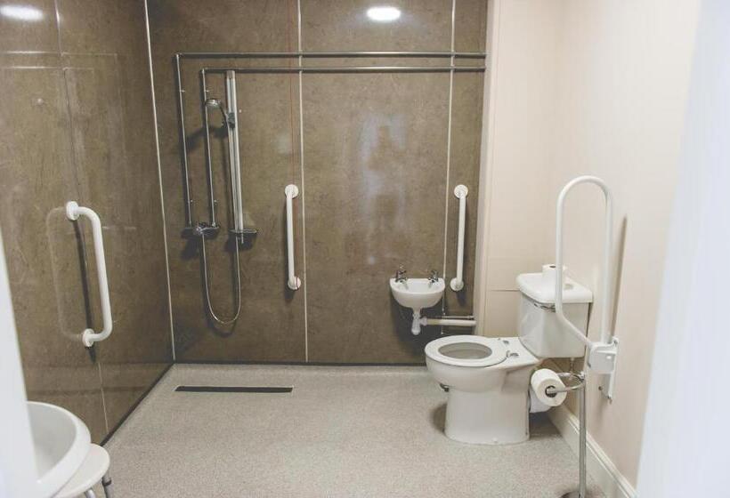 חדר סטנדרט לשלושה, Four Seasons