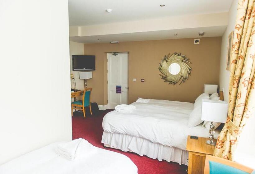 חדר סטנדרט לשלושה, Four Seasons