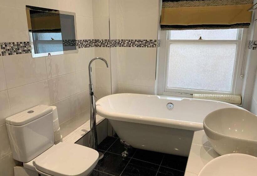 סוויטת סופריור, Four Seasons