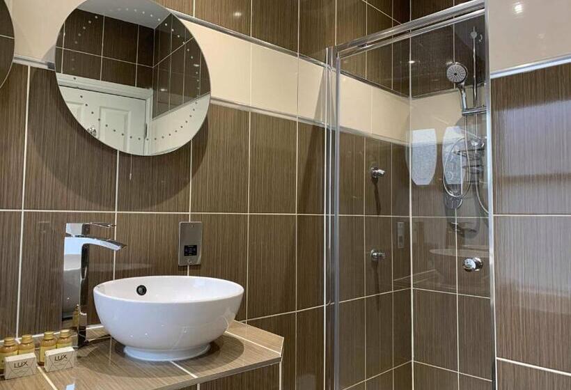 סוויטת סופריור, Four Seasons