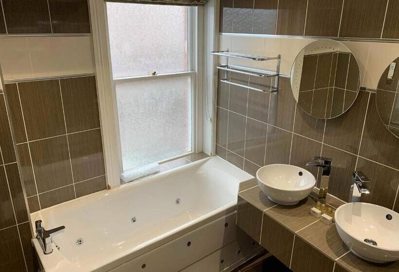 סוויטת סופריור, Four Seasons