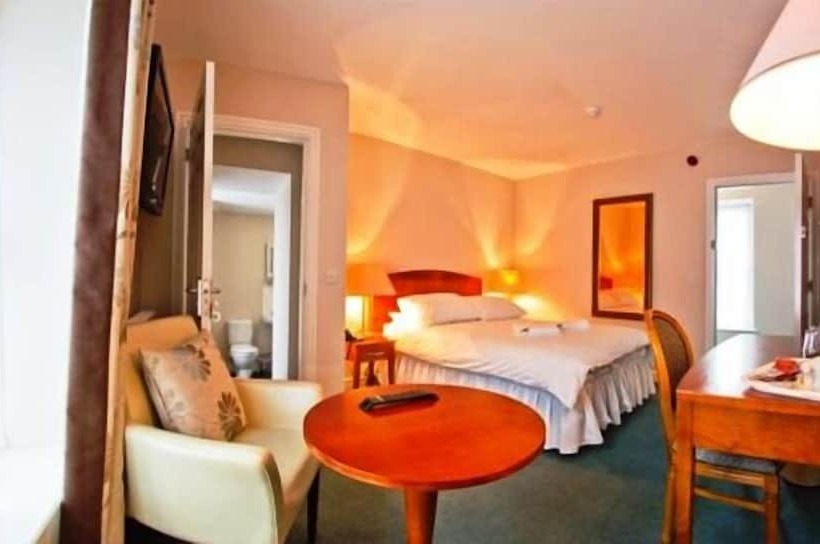 חדר סטנדרט לשלושה, Four Seasons