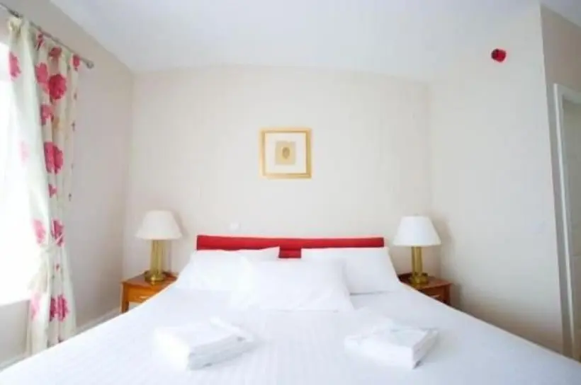 Standard Kolmen Hengen Huone, Four Seasons