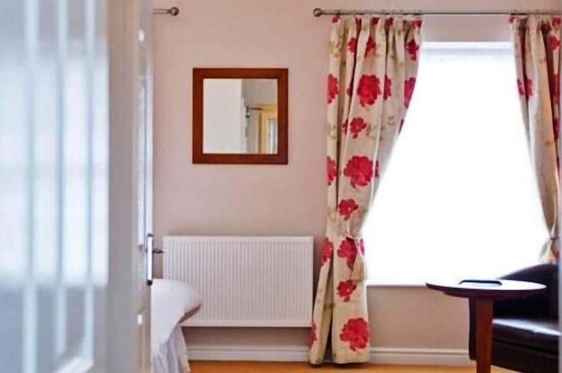 חדר סטנדרט לשלושה, Four Seasons