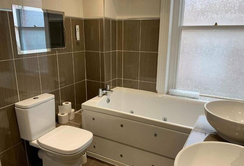 סוויטת סופריור, Four Seasons