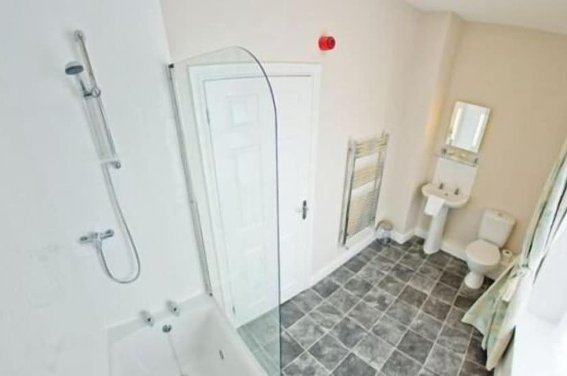 חדר משפחתי, Four Seasons