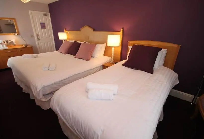 Standard Kolmen Hengen Huone, Four Seasons