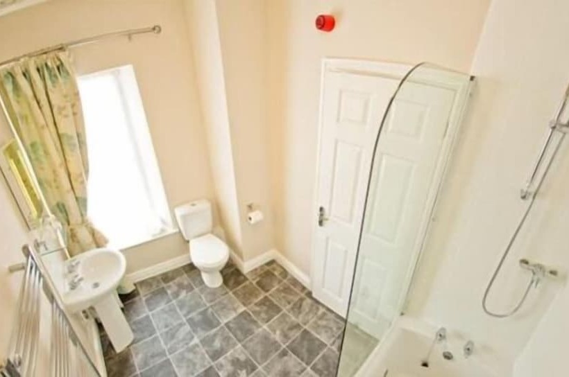 חדר סטנדרט לשלושה, Four Seasons