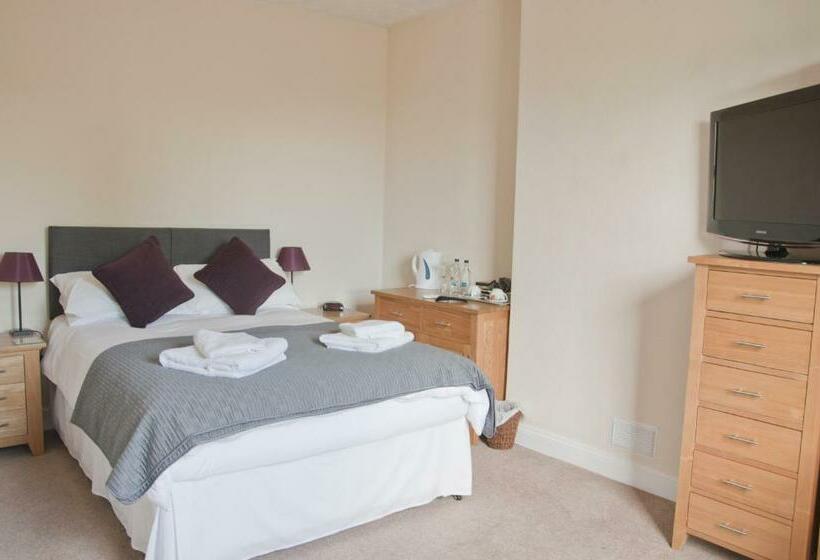 Номер Superior, Halfway House