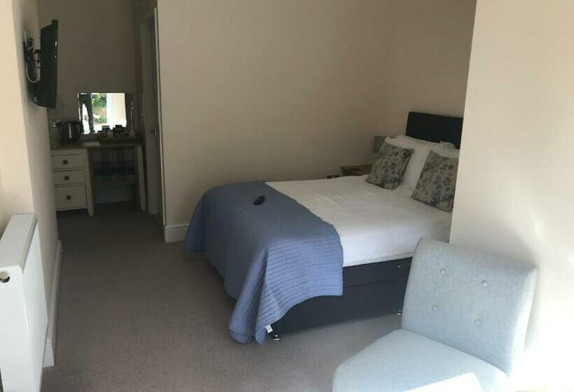 Номер Superior, Halfway House