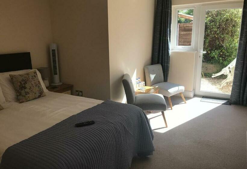 Номер Superior, Halfway House