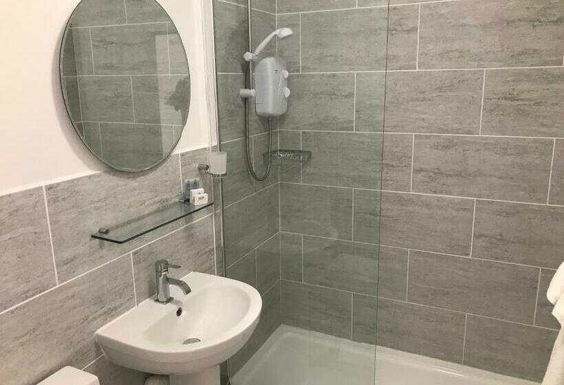 Номер Superior, Halfway House