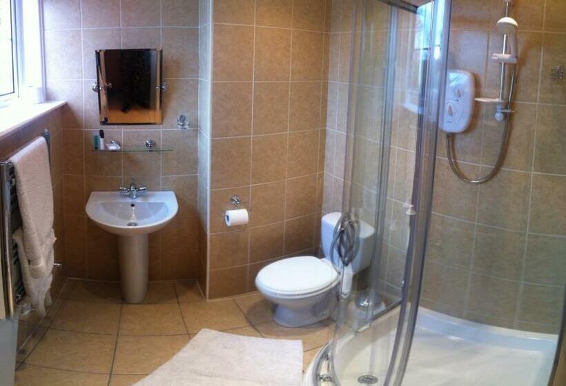 Номер Superior, Halfway House