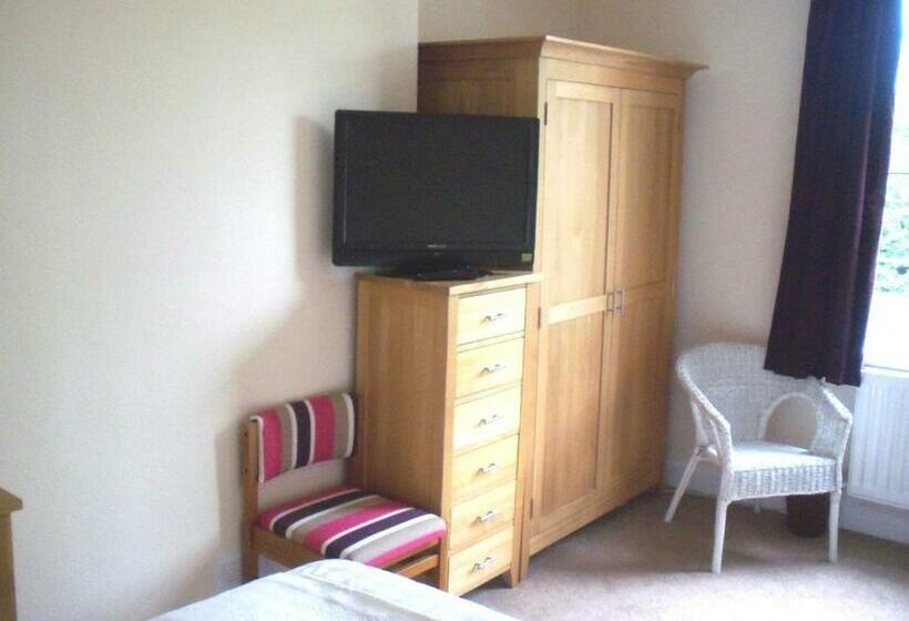 Номер Superior, Halfway House