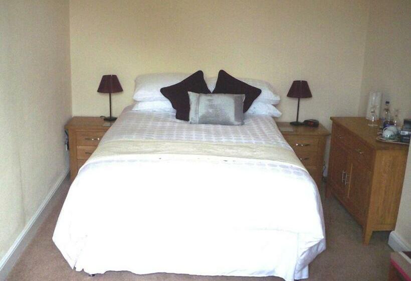 Номер Superior, Halfway House