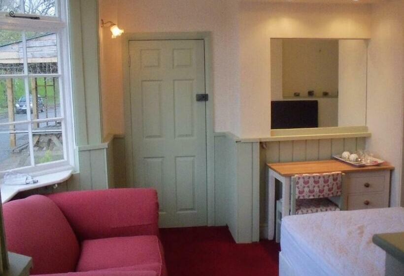 Номер Superior, Halfway House