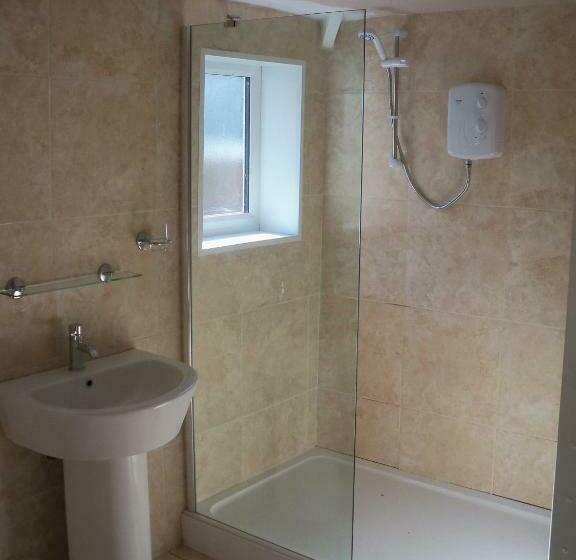 Номер Superior, Halfway House