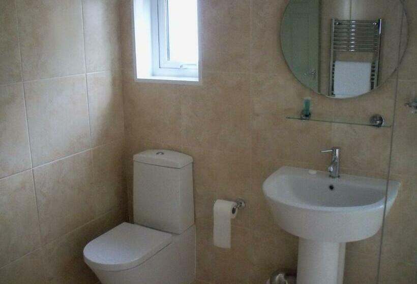 Номер Superior, Halfway House