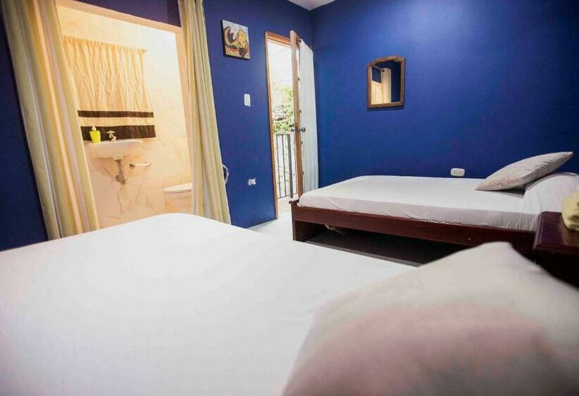 اتاق استاندارد با بالکن, Mauricio Babilonia