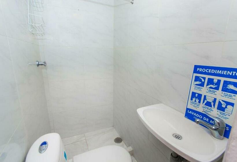 اتاق اکونومی, Mauricio Babilonia