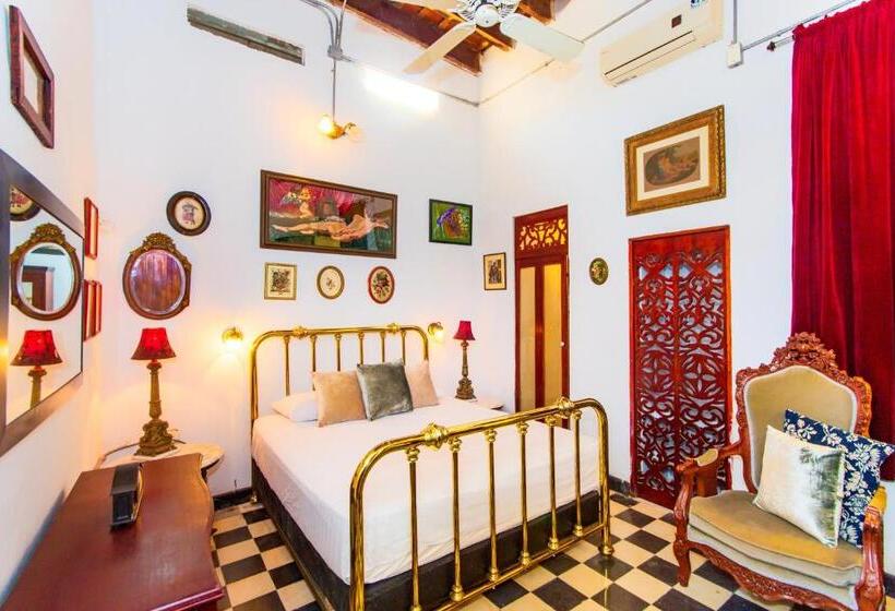 اتاق لوکس, Mauricio Babilonia