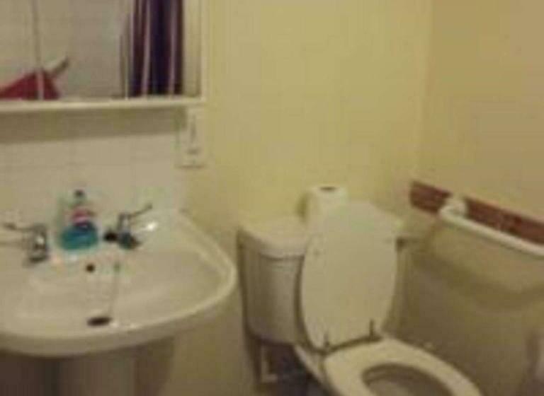 בקתת חדר, The Thistle