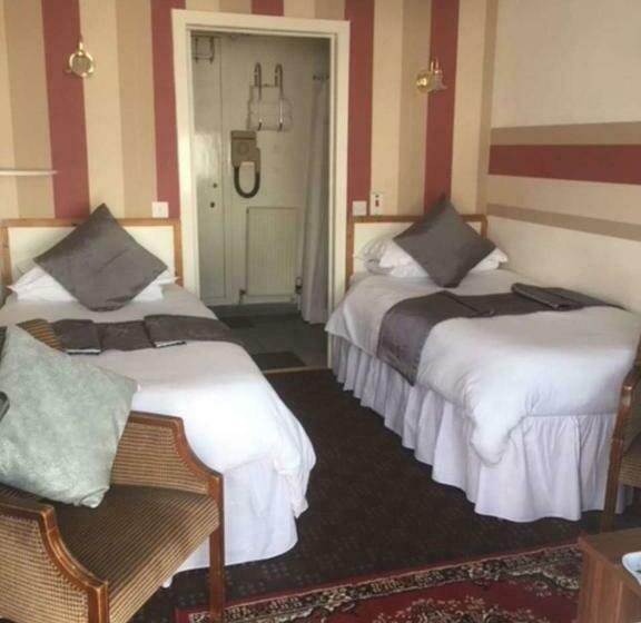 בקתת חדר, The Thistle