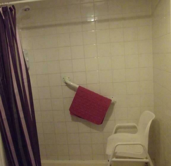 בקתת חדר, The Thistle