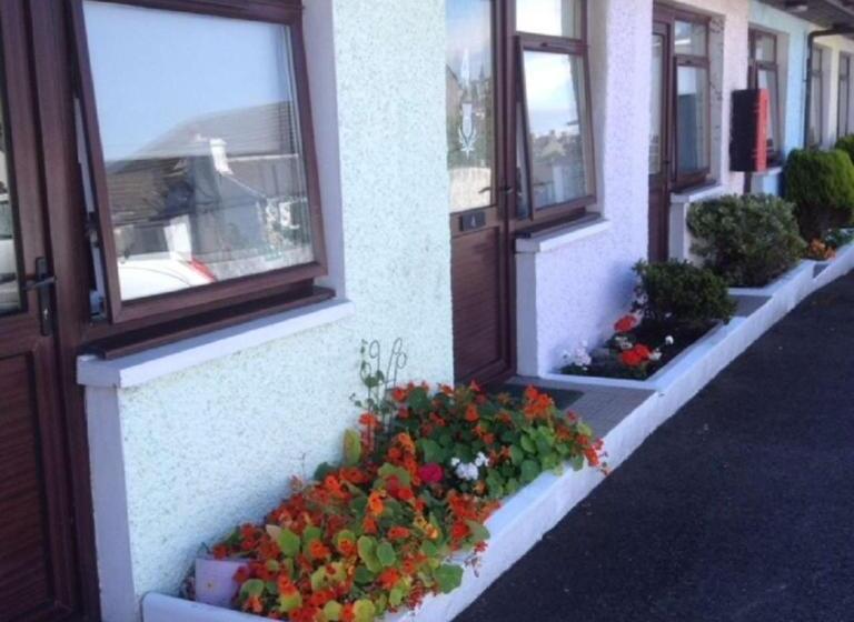 חדר משפחתי, The Thistle