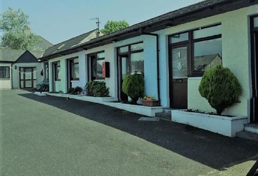 חדר משפחתי, The Thistle