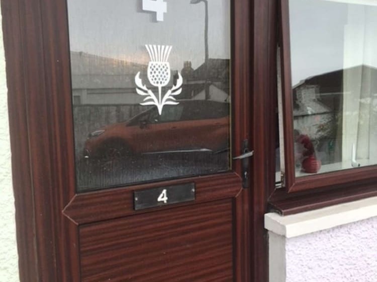 Семейный Номер, The Thistle