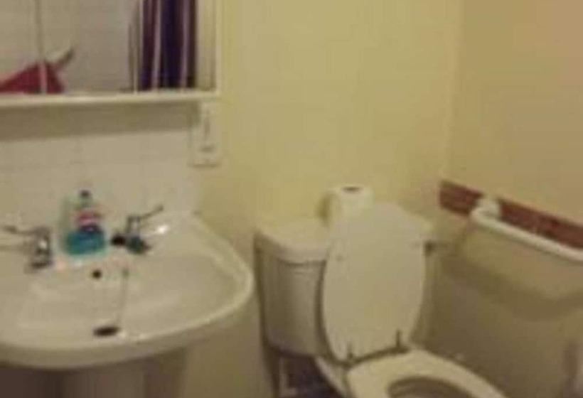 חדר משפחתי, The Thistle