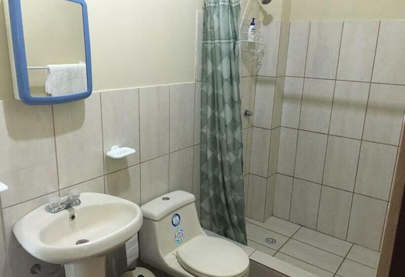 اتاق لوکس با چشم‌انداز دریا, Casa Roja Hostel