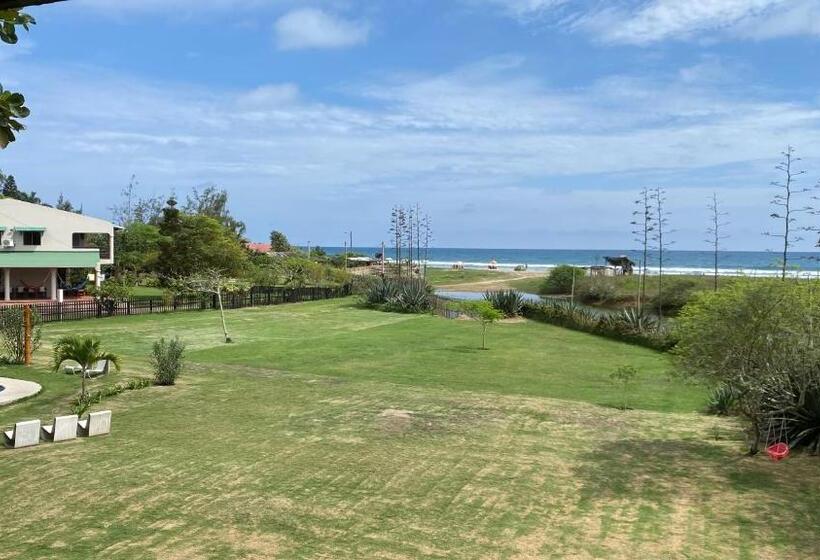 Triple Room Sea View, Casa Roja Hostel