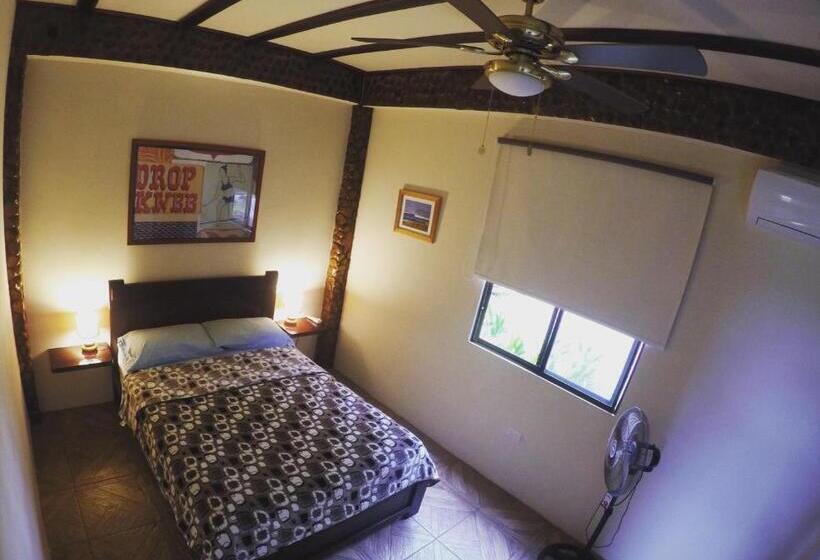 اتاق لوکس, Casa Roja Hostel