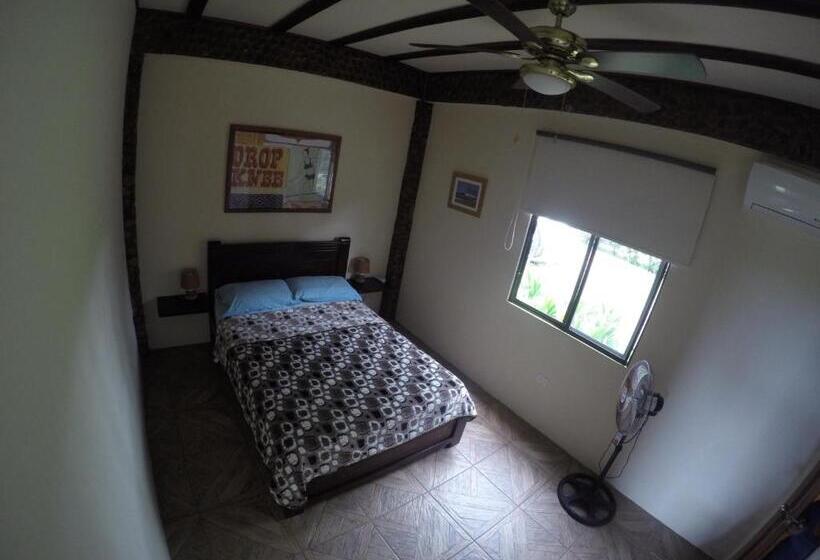 اتاق لوکس, Casa Roja Hostel