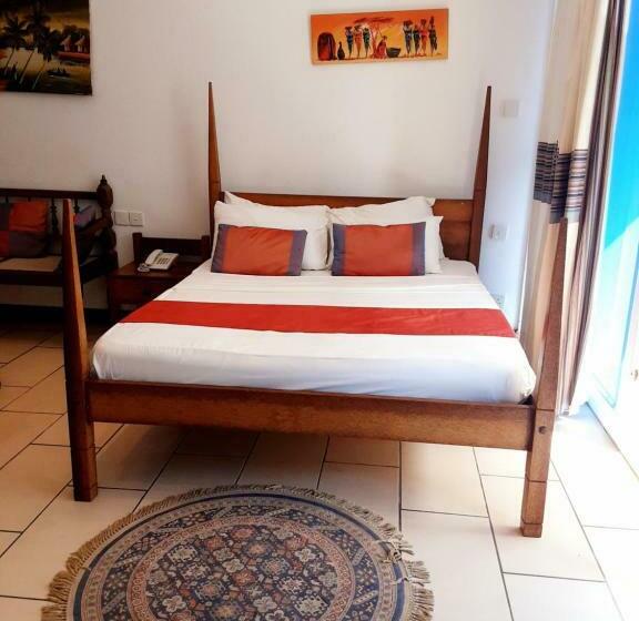 استودیوی استاندارد, Cowrie Shell Beach Apartments Official