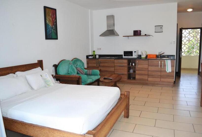 استودیوی استاندارد, Cowrie Shell Beach Apartments Official