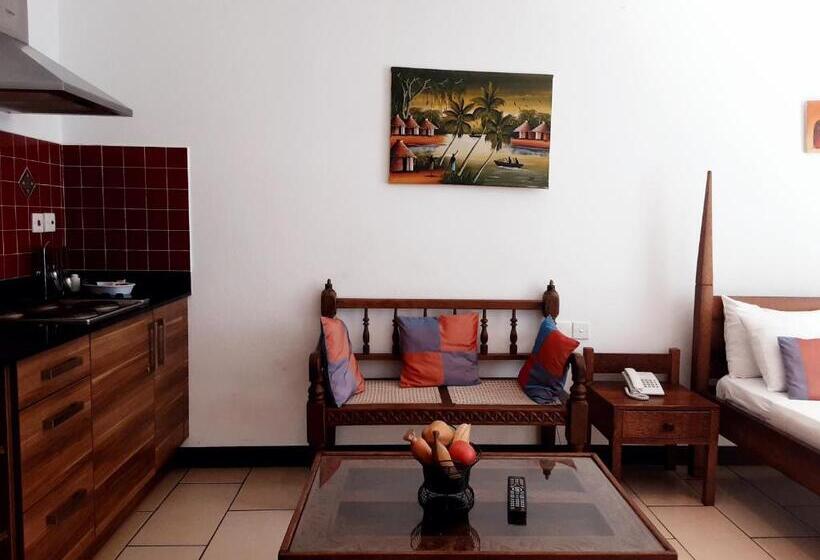 استودیوی استاندارد, Cowrie Shell Beach Apartments Official