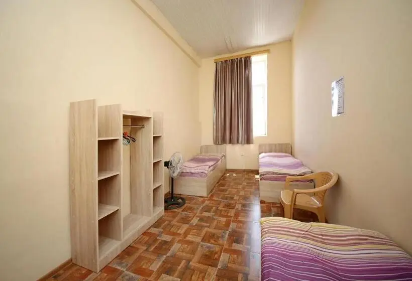 اتاق استاندارد سه نفره, Hostel Mandaria