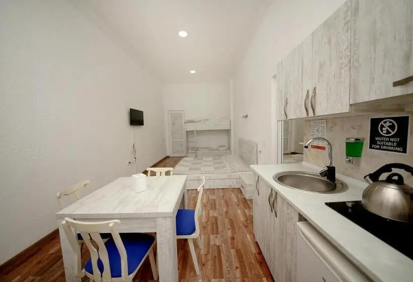 استودیو استاندارد با چشمانداز, Hostel Mandaria