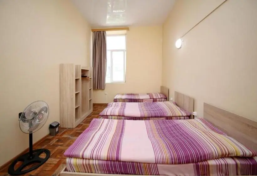 اتاق استاندارد چهار تخته, Hostel Mandaria