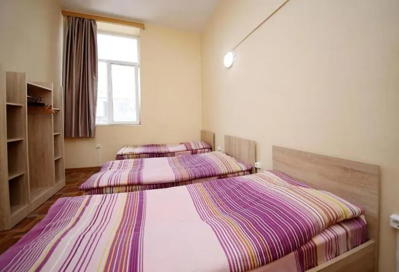 اتاق استاندارد چهار تخته, Hostel Mandaria